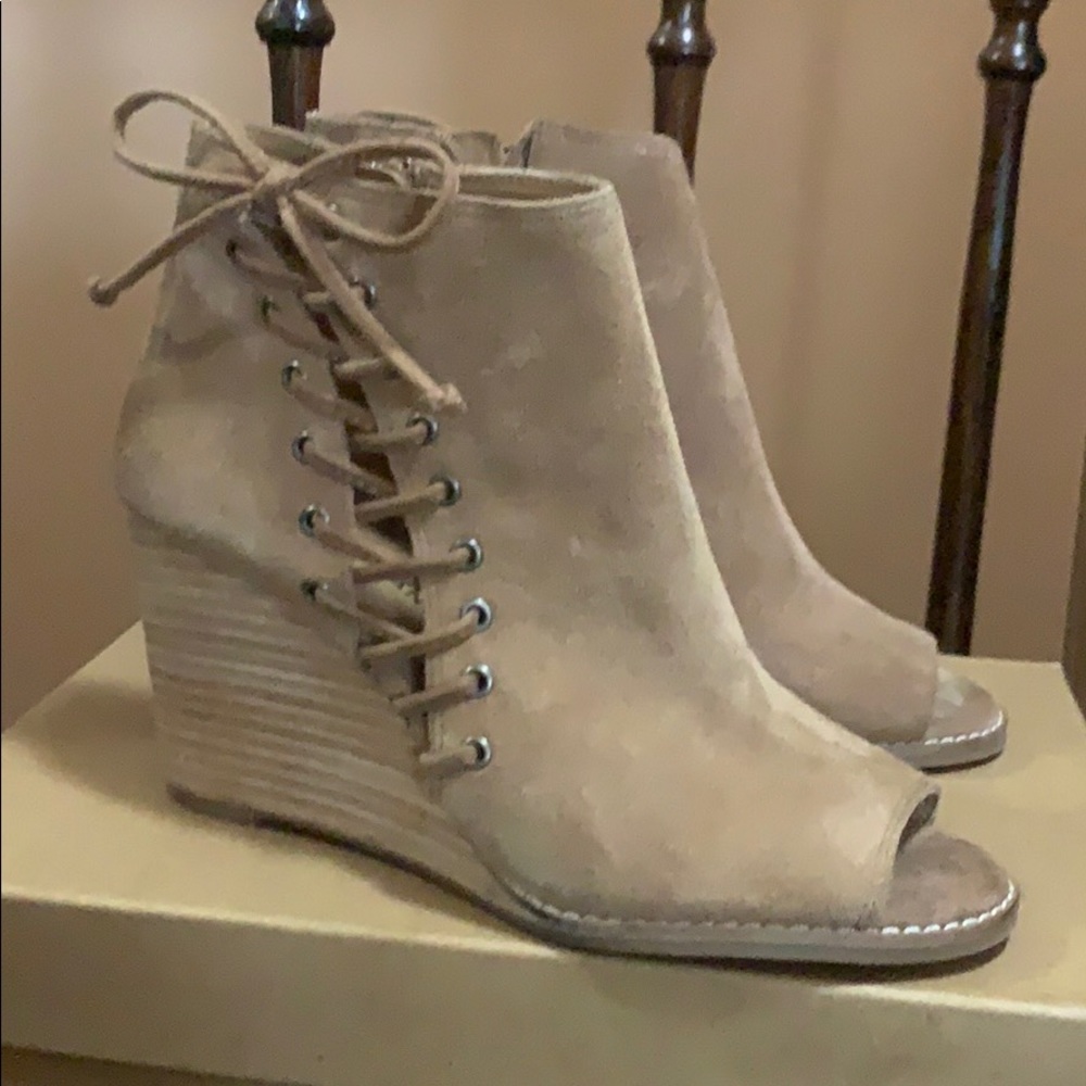 Lucky Brand women’s bootie